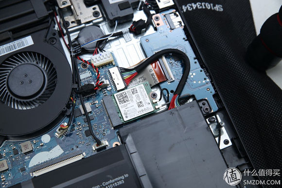 新品Y700-15ISK 自带固态接口和LG的IPS屏幕 完爆Y50