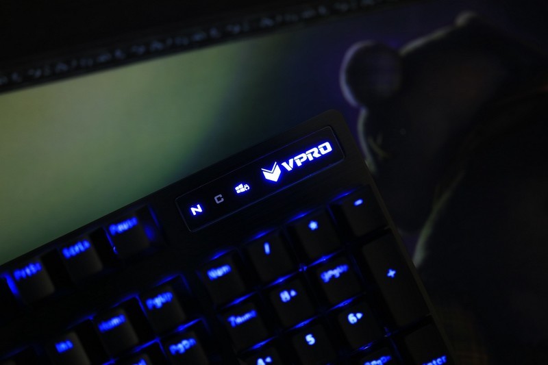 玩游戏我选cherry黑轴，雷柏V805机械键盘评测