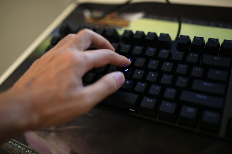 玩游戏我选cherry黑轴，雷柏V805机械键盘评测