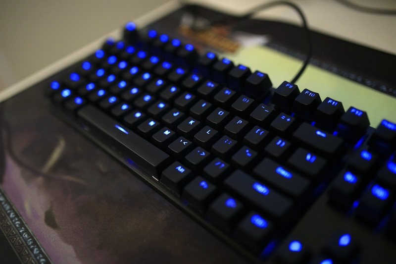 玩游戏我选cherry黑轴，雷柏V805机械键盘评测