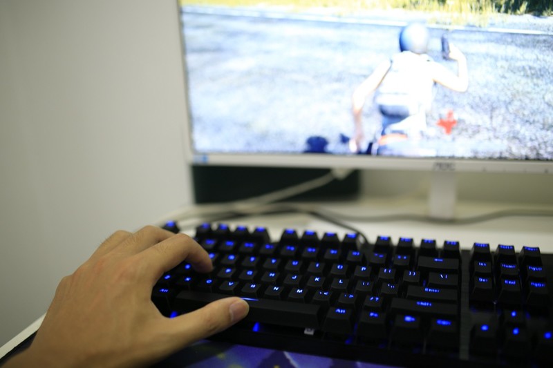 玩游戏我选cherry黑轴，雷柏V805机械键盘评测