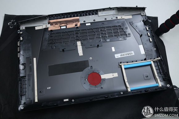 新品Y700-15ISK 自带固态接口和LG的IPS屏幕 完爆Y50