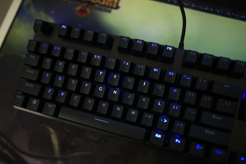 玩游戏我选cherry黑轴，雷柏V805机械键盘评测