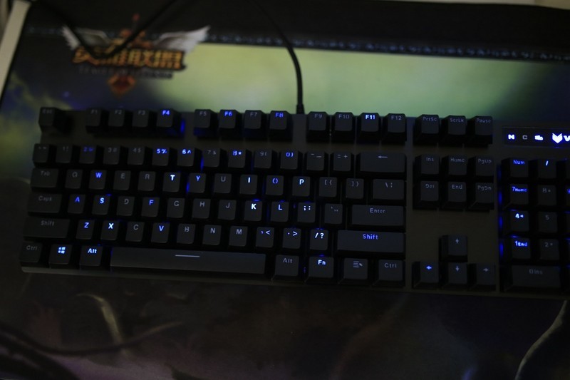 玩游戏我选cherry黑轴，雷柏V805机械键盘评测