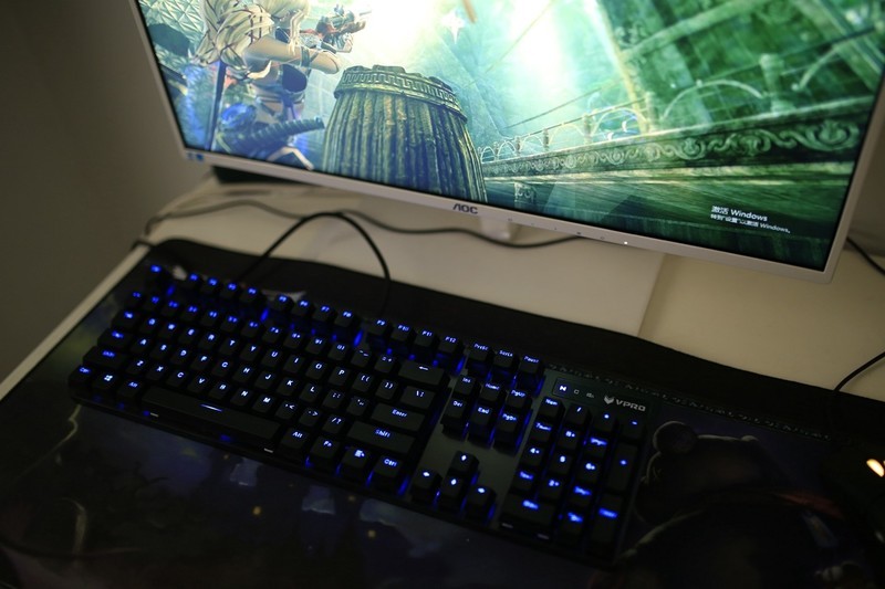 玩游戏我选cherry黑轴，雷柏V805机械键盘评测