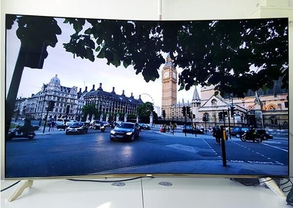 儿子，妈妈终于明白你为什么总说曲面电视了！