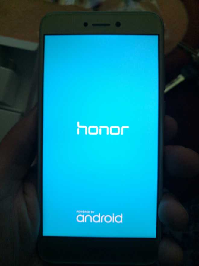 荣耀已到手，后盖是塑料