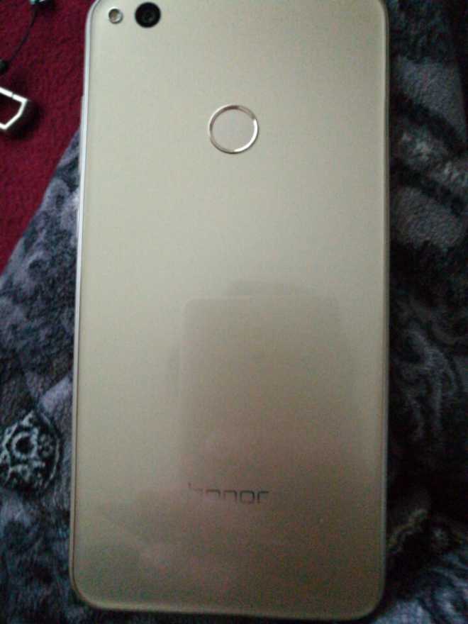 荣耀已到手，后盖是塑料