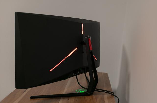 最具性价比的电竞显示器，记得帮男友收藏，这是他梦寐以求的礼物