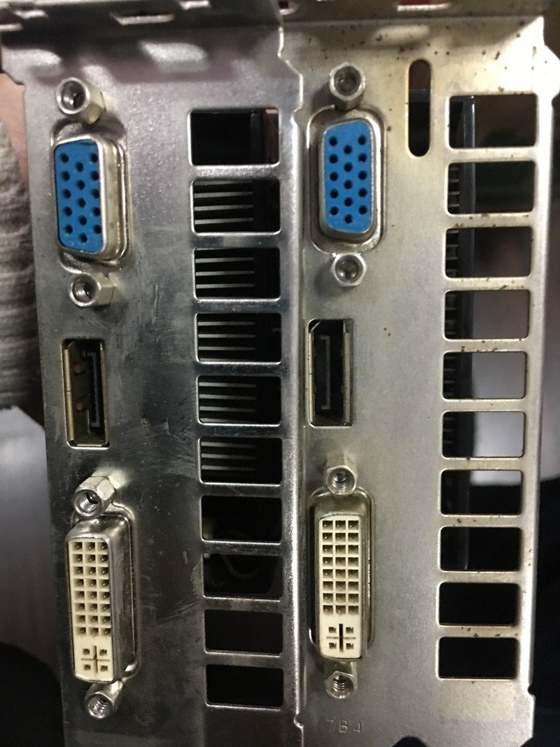 出两片小影霸ＧＦ９６００ＧＴ显卡