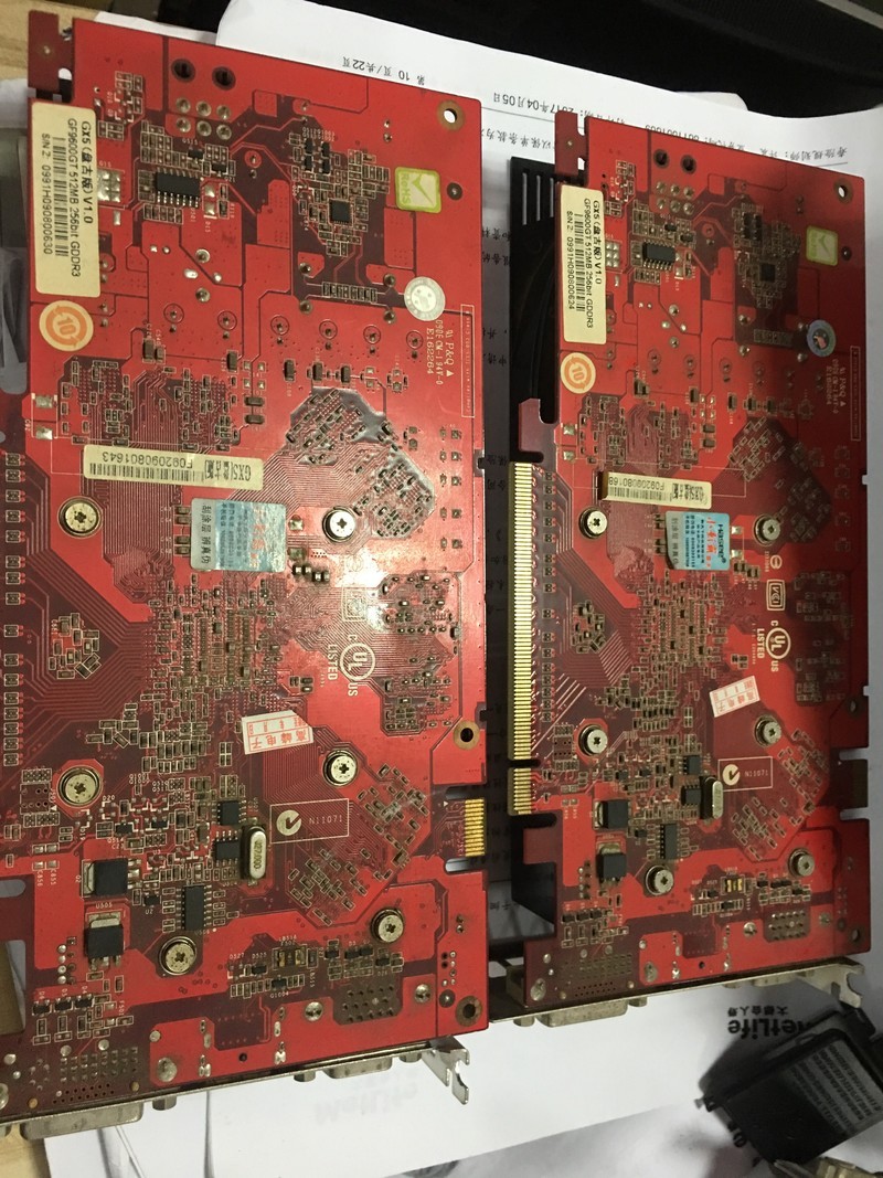 出两片小影霸ＧＦ９６００ＧＴ显卡