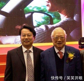 千亿港珠澳大桥建成，李嘉诚却因此损失巨大，他曾强烈反对建大桥