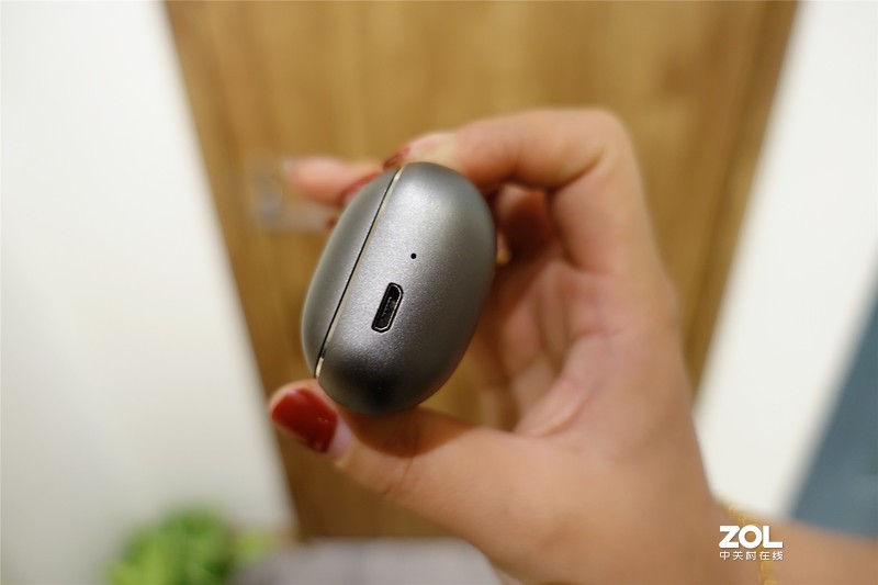 全频动铁单元+主从无缝切换，让你感受魔浪O5 Puls蓝牙耳机的品质