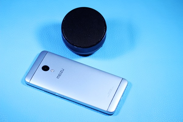 千元机里面的最佳颜值手机魅蓝5S评测