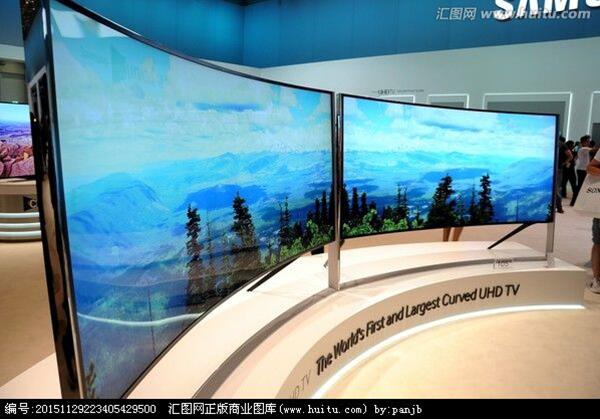 家里电视坏了,要不要换成曲屏电视?要!