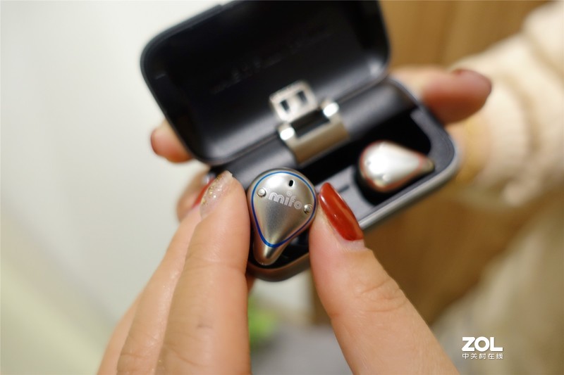 全频动铁单元+主从无缝切换，让你感受魔浪O5 Puls蓝牙耳机的品质