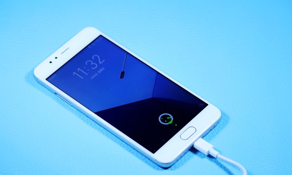 千元机里面的最佳颜值手机魅蓝5S评测