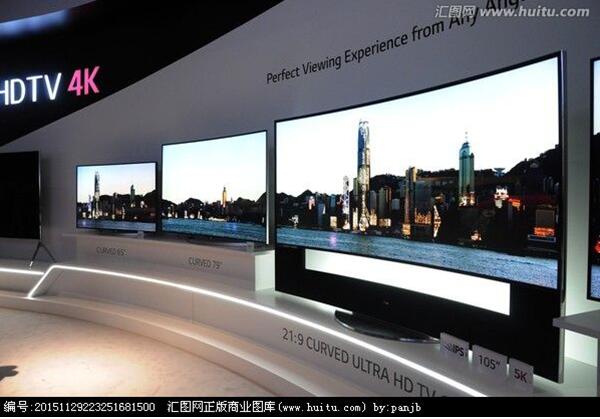 家里电视坏了,要不要换成曲屏电视?要!