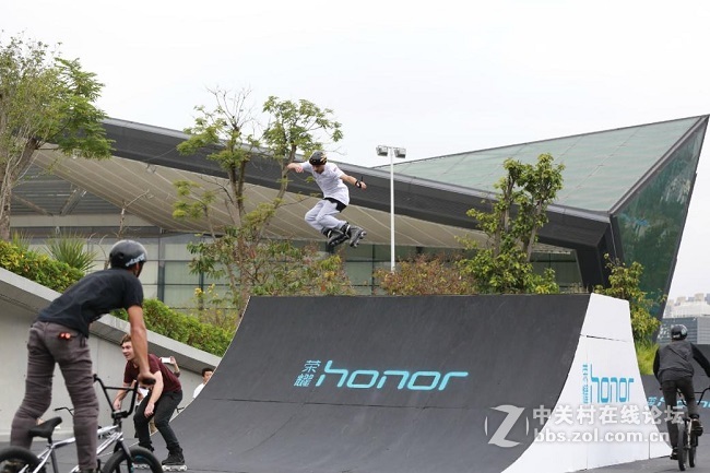 在对话中建立共识，从荣耀8看荣耀品牌营销的新路径