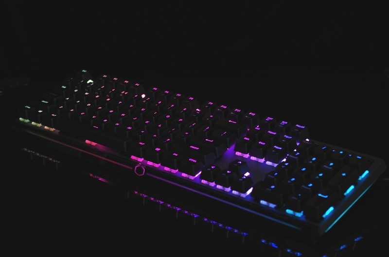 等灯等灯，整个MK750键盘都是RGB灯