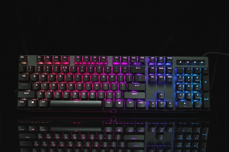 等灯等灯，整个MK750键盘都是RGB灯