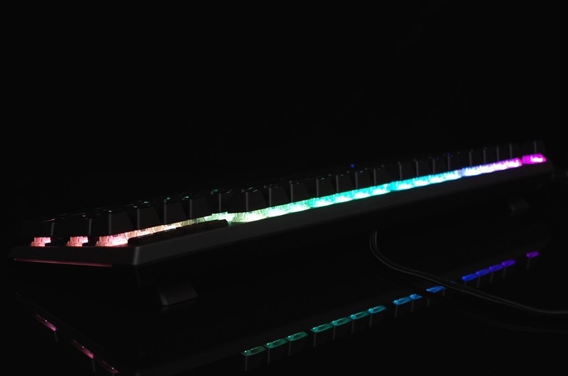 等灯等灯，整个MK750键盘都是RGB灯