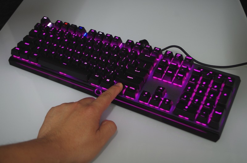 等灯等灯，整个MK750键盘都是RGB灯