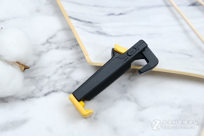 别人家卖9.9元的吃鸡外设，这家居然标价到99元，贵的果然好用！