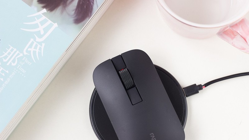 可以无线充电的无线鼠标，雷柏M550体验