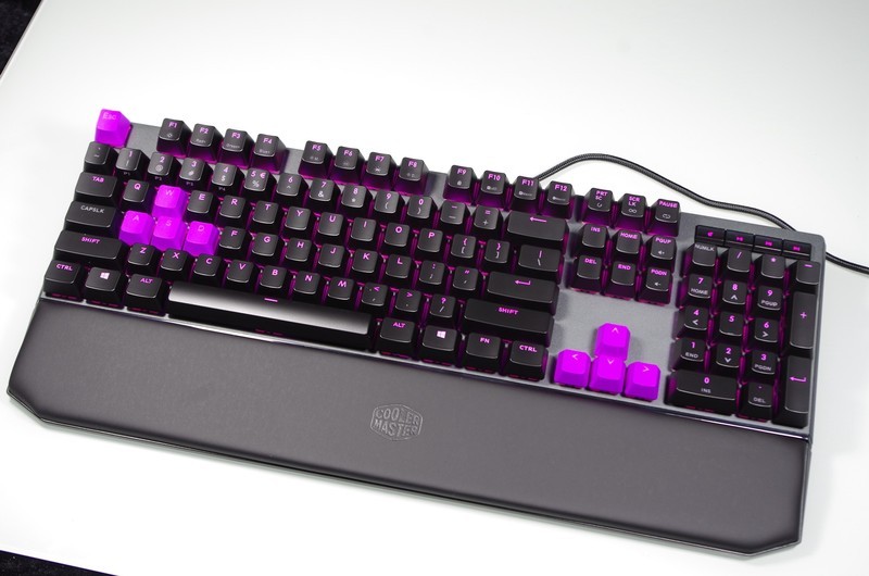 等灯等灯，整个MK750键盘都是RGB灯