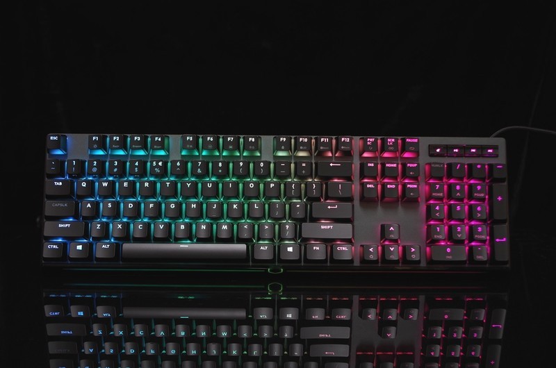 等灯等灯，整个MK750键盘都是RGB灯