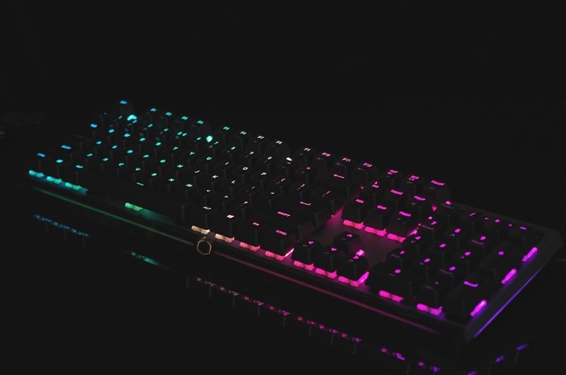 等灯等灯，整个MK750键盘都是RGB灯