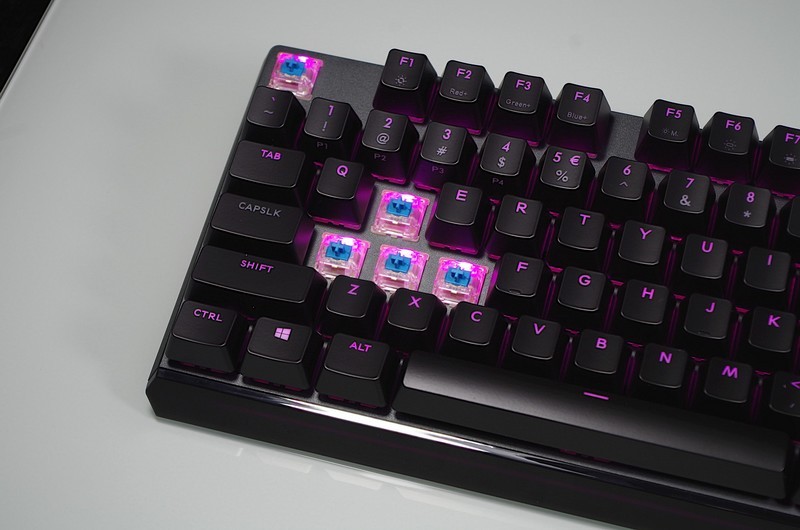 等灯等灯，整个MK750键盘都是RGB灯