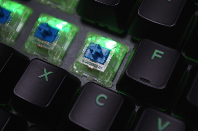 等灯等灯，整个MK750键盘都是RGB灯