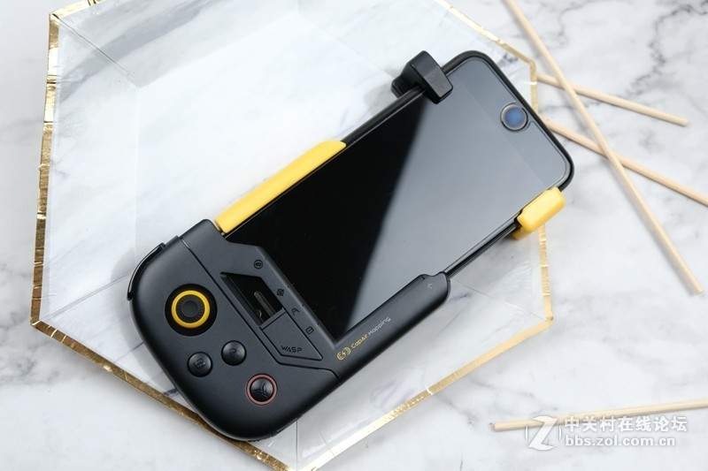 别人家卖9.9元的吃鸡外设，这家居然标价到99元，贵的果然好用！