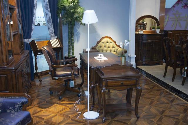 兼容小爱同学和Apple HomeKit，Yeelight星辰落地灯上手体验