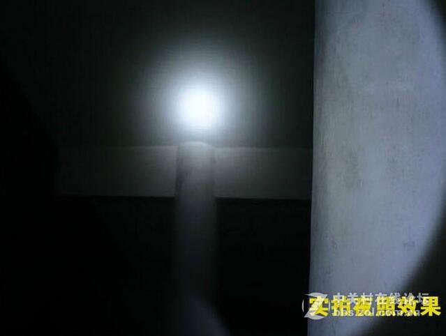 强光手电筒17.9元一套包邮