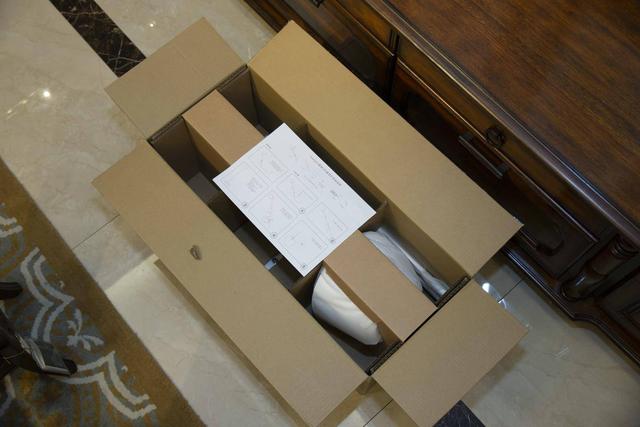 兼容小爱同学和Apple HomeKit，Yeelight星辰落地灯上手体验