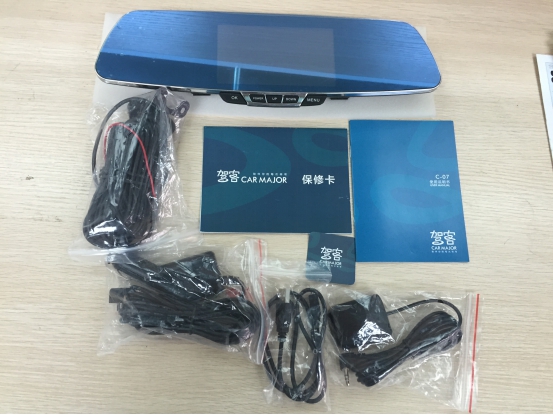 超薄边框设计，驾客C-07智能后视镜行车记录仪评测