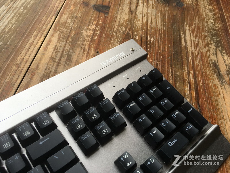 超薄金属游戏机械键盘来袭？