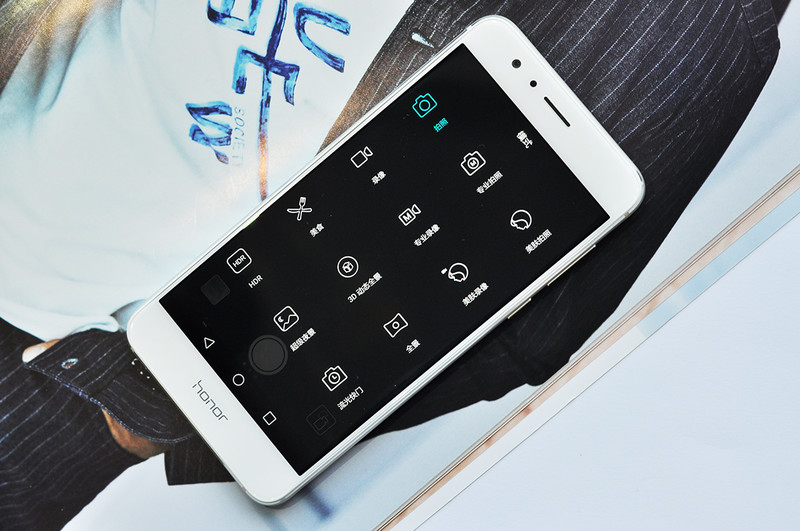 青春就是要美得不同荣耀8再引小屏手机新风暴