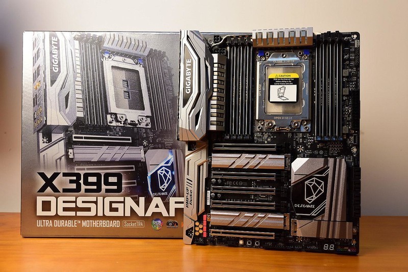 GIGABYTE X399 DESIGNARE EX 主板开箱上机