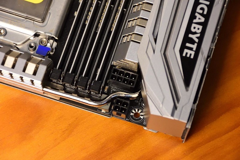 GIGABYTE X399 DESIGNARE EX 主板开箱上机