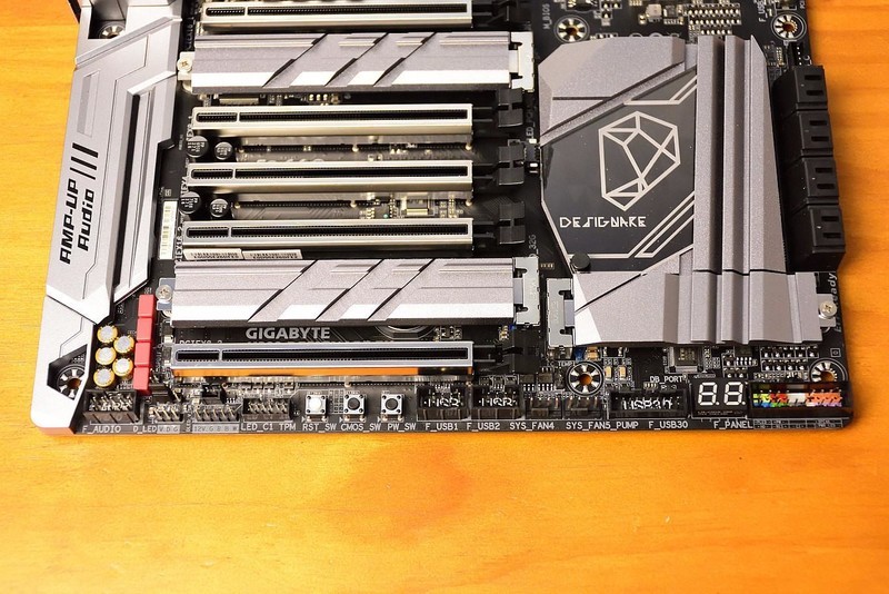 GIGABYTE X399 DESIGNARE EX 主板开箱上机