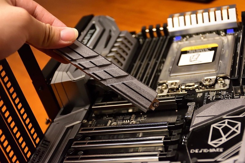 GIGABYTE X399 DESIGNARE EX 主板开箱上机