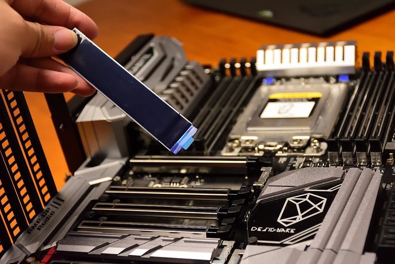 GIGABYTE X399 DESIGNARE EX 主板开箱上机