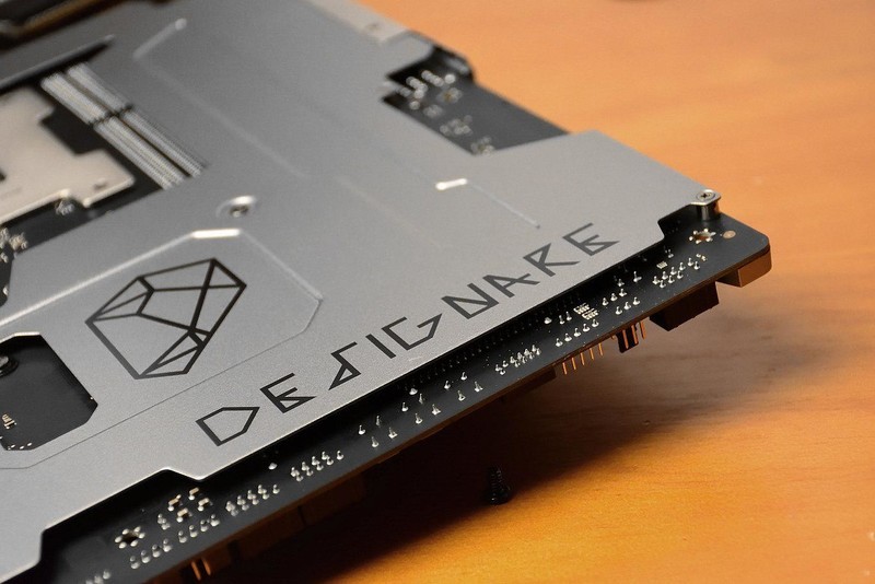 GIGABYTE X399 DESIGNARE EX 主板开箱上机