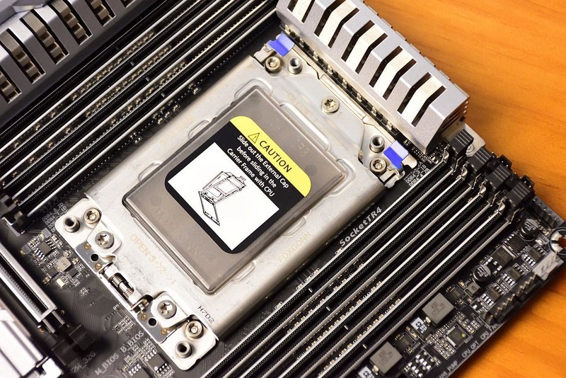 GIGABYTE X399 DESIGNARE EX 主板开箱上机