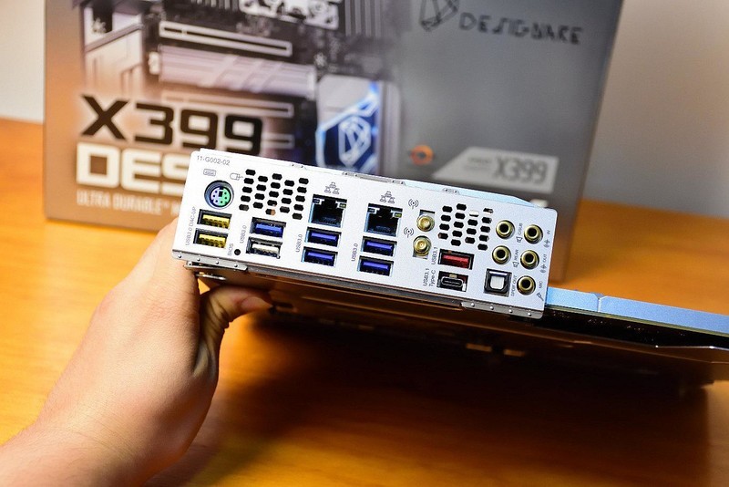 GIGABYTE X399 DESIGNARE EX 主板开箱上机