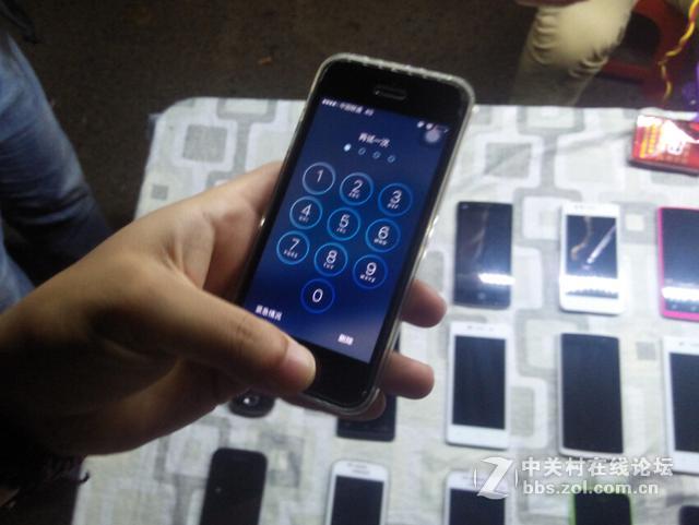 #今日话题#看看夜市上的品牌手机，良心价格但却真假难辨